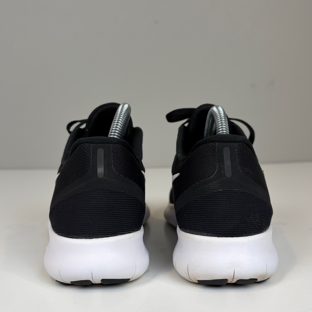 Nike Women’s Free Run Black & White Sneakers SZ 9.5 - Picture 4 of 9